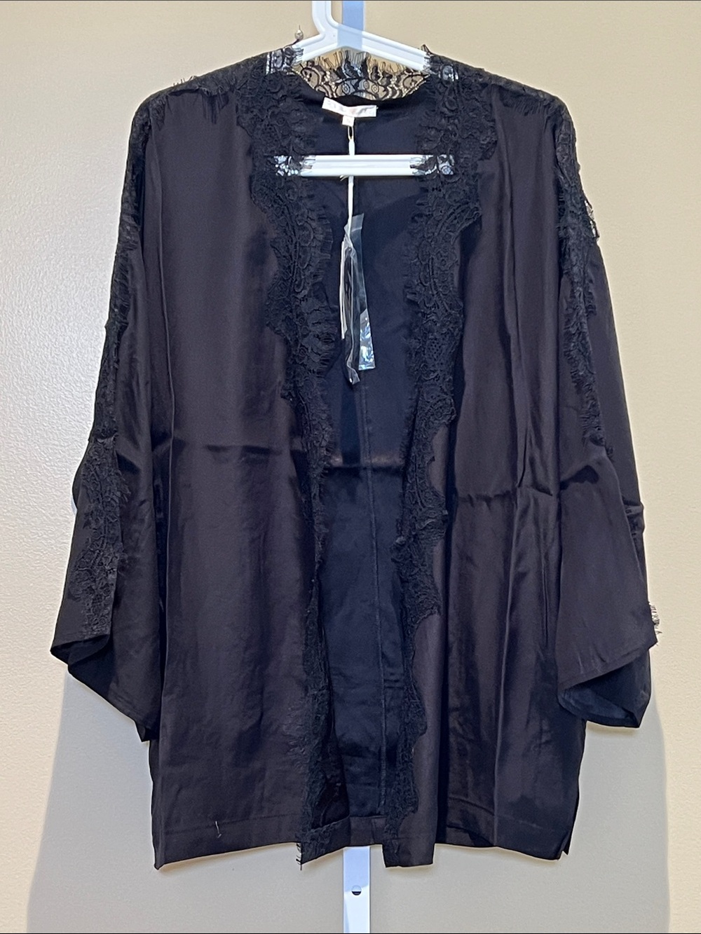 Gold Hawk Silk Lace-Trim Robe Kimono - Black